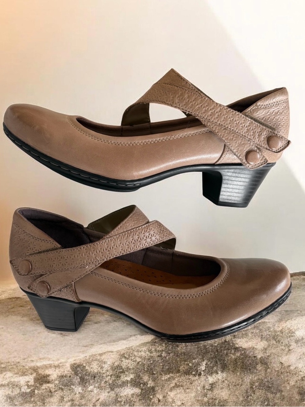 NWOT Cobb Hill Rockport Taupe Mary Jane’s Size 10